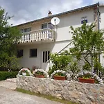 - Paklenica Riviera 27380 Apartamento *