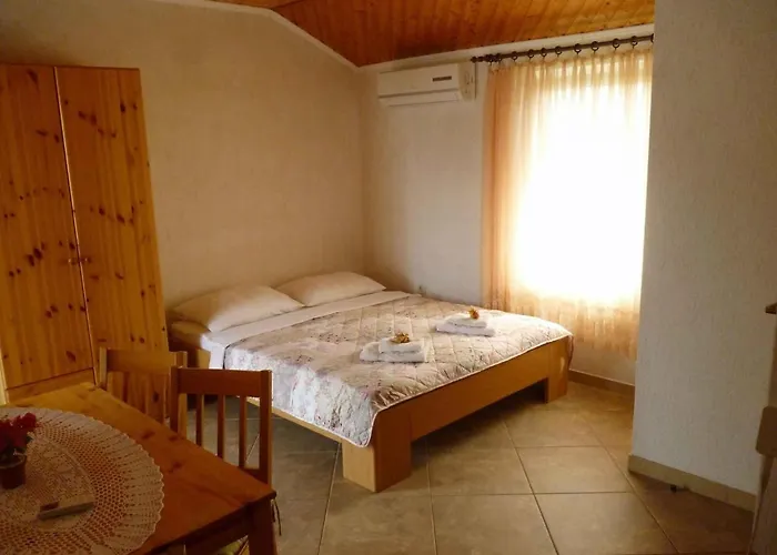 - Paklenica Riviera 27380 * Seline