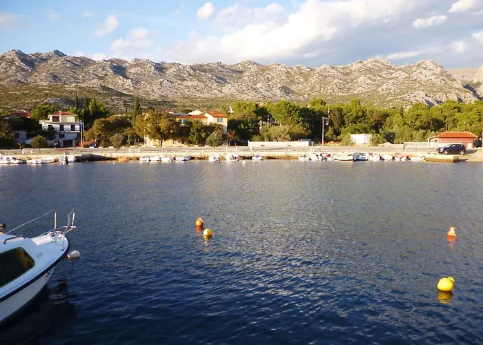 - Paklenica Riviera 27380 * Seline