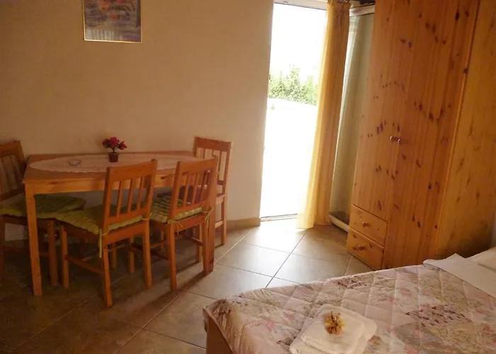 - Paklenica Riviera 27380 Apartmán *